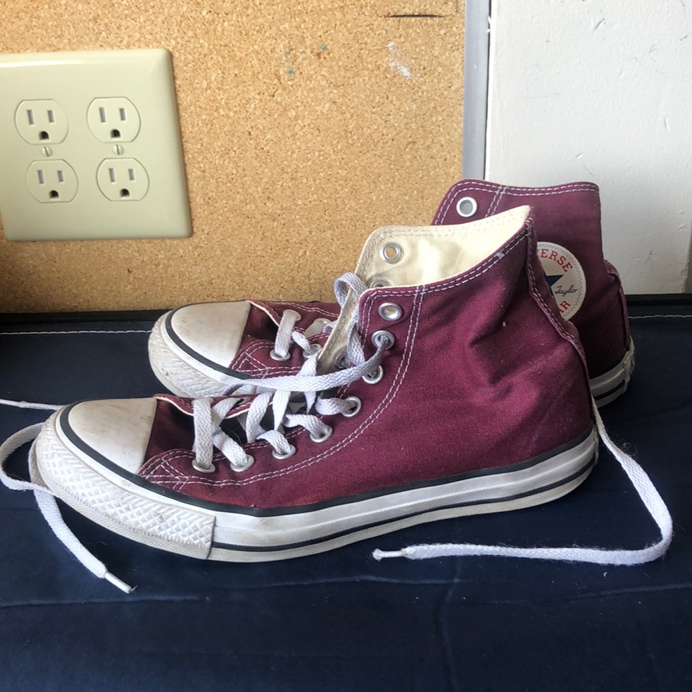 Burgundy women’s high top converse